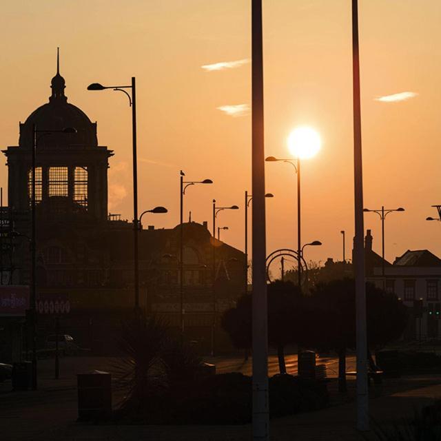 Marine Villa Hotel & Suites - Close To Beach, Train Station & Southend Airport Exterior photo